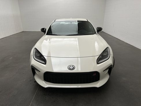 Used 2023 Toyota GR86 Premium w/ ALL Weather Mat Package (TMS) RWD image 3