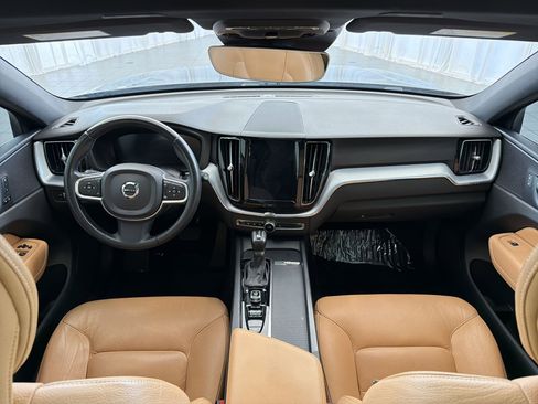 Used 2020 Volvo XC60 T5 Momentum w/ Protection Package Premier FWD image 17
