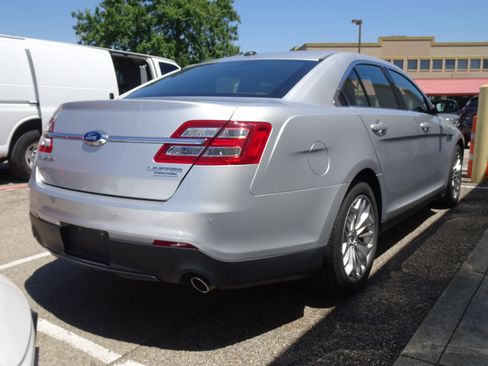 Used 2015 Ford Taurus Limited w/ Equipment Group 301A FWD image 3