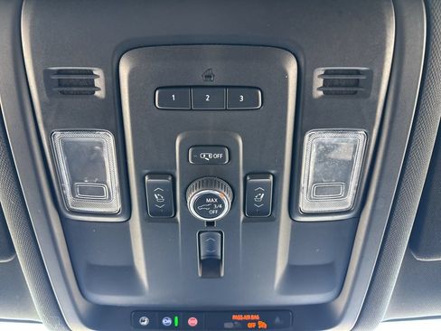 Used 2024 Chevrolet Tahoe Premier AWD/4WD image 27