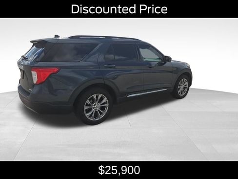 Used 2022 Ford Explorer XLT w/ Equipment Group 202A AWD/4WD image 3