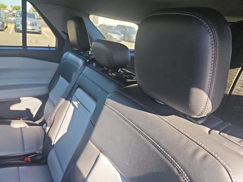 Used 2023 Ford Explorer XLT w/ Equipment Group 202A RWD image 13