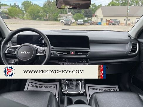 Used 2024 Kia Seltos EX AWD/4WD image 12