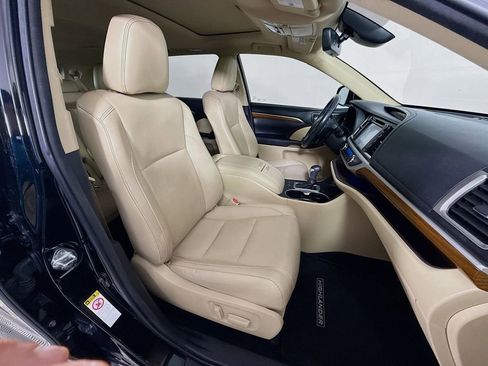 Used 2018 Toyota Highlander Limited image 30