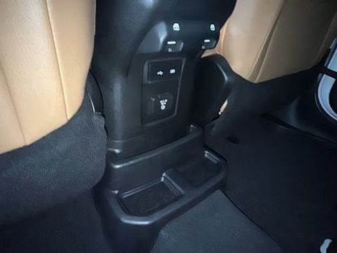 Used 2018 Jeep Wrangler Unlimited Sahara image 26