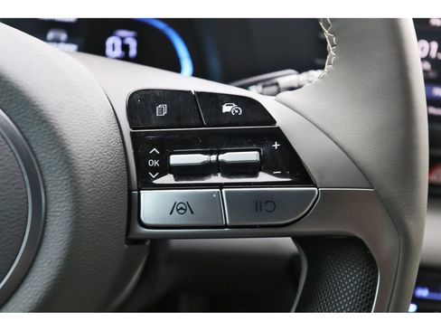 Certified 2025 Hyundai Elantra Sport image 18