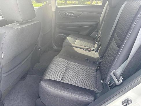 Used 2019 Nissan Rogue SV w/ Premium Package image 13