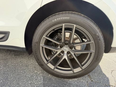 Used 2023 Porsche Macan Turbo image 5