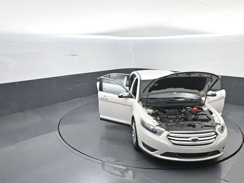 Used 2018 Ford Taurus Limited FWD image 43