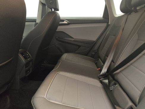 Used 2023 Volkswagen Taos SE FWD image 18