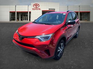 Used 2017 Toyota RAV4 LE FWD video 1