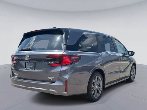 Certified 2026 Honda Odyssey Touring image 4