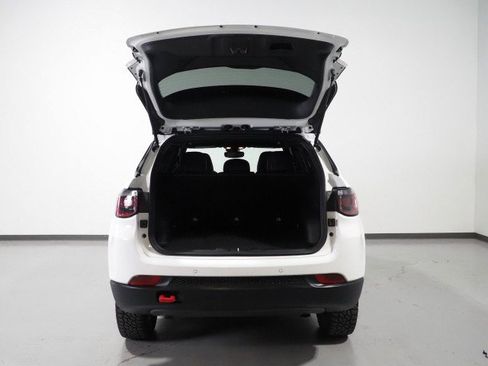 Used 2025 Jeep Compass Trailhawk AWD/4WD image 39