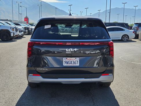 Used 2026 Kia Carnival FWD image 4