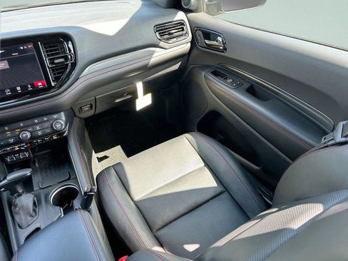 Used 2025 Dodge Durango GT AWD/4WD image 14