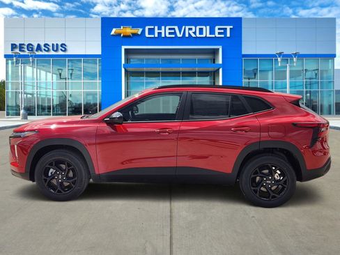 New 2026 Chevrolet Trax LT w/ Driver Confidence Package FWD image 3