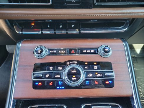 Used 2022 Lincoln Aviator Reserve w/ Equipment Group 201A image 13