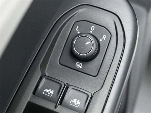 Used 2025 Volkswagen Taos SE w/ Panoramic Sunroof Package image 12