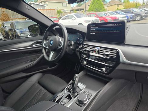 Used 2023 BMW 530e xDrive w/ M Sport Package AWD/4WD image 10
