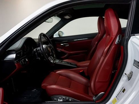 Used 2019 Porsche 911 4 Coupe image 8