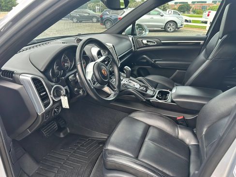 Used 2017 Porsche Cayenne AWD/4WD image 13