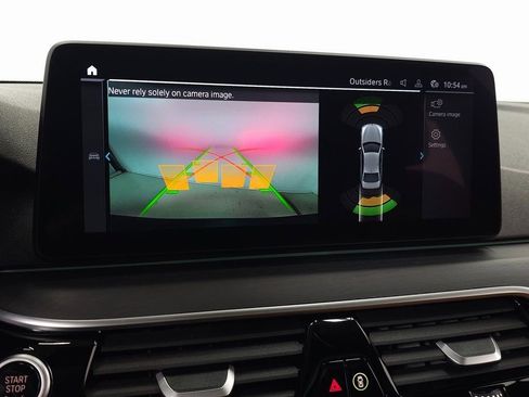 Used 2023 BMW 530e xDrive w/ Premium Package image 32