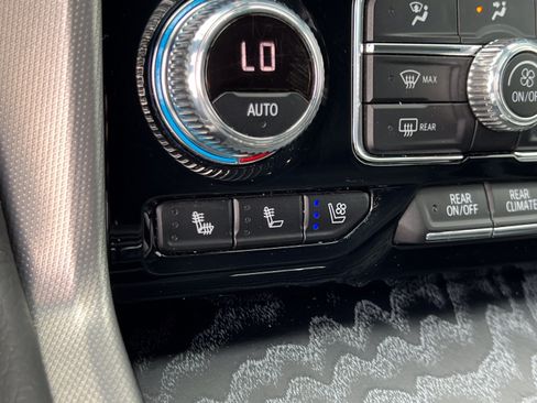 Used 2023 GMC Yukon Denali RWD image 18