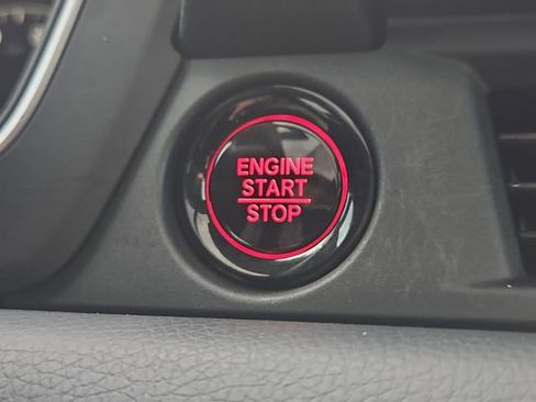 Used 2025 Honda Pilot Touring image 28