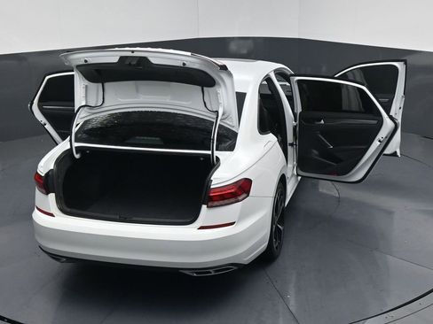 Used 2022 Volkswagen Passat 2.0T R-Line image 21