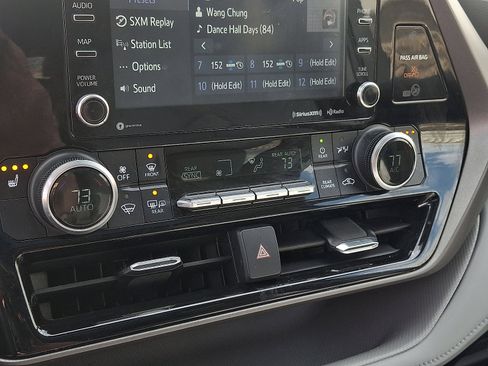 Used 2022 Toyota Highlander XLE image 15