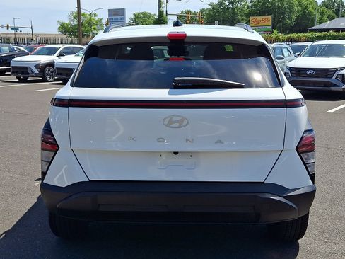 Certified 2024 Hyundai Kona SEL AWD/4WD image 4