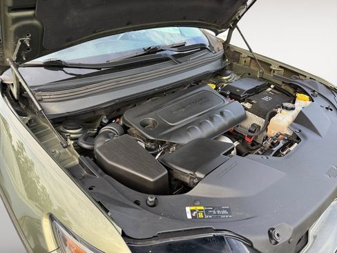Used 2019 Jeep Cherokee Latitude Plus w/ Cold Weather Group AWD/4WD image 25