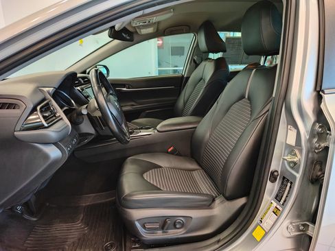 Used 2020 Toyota Camry SE FWD image 11