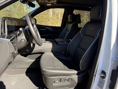 Used 2024 Cadillac Escalade Sport w/ LPO, ONYX Package image 11