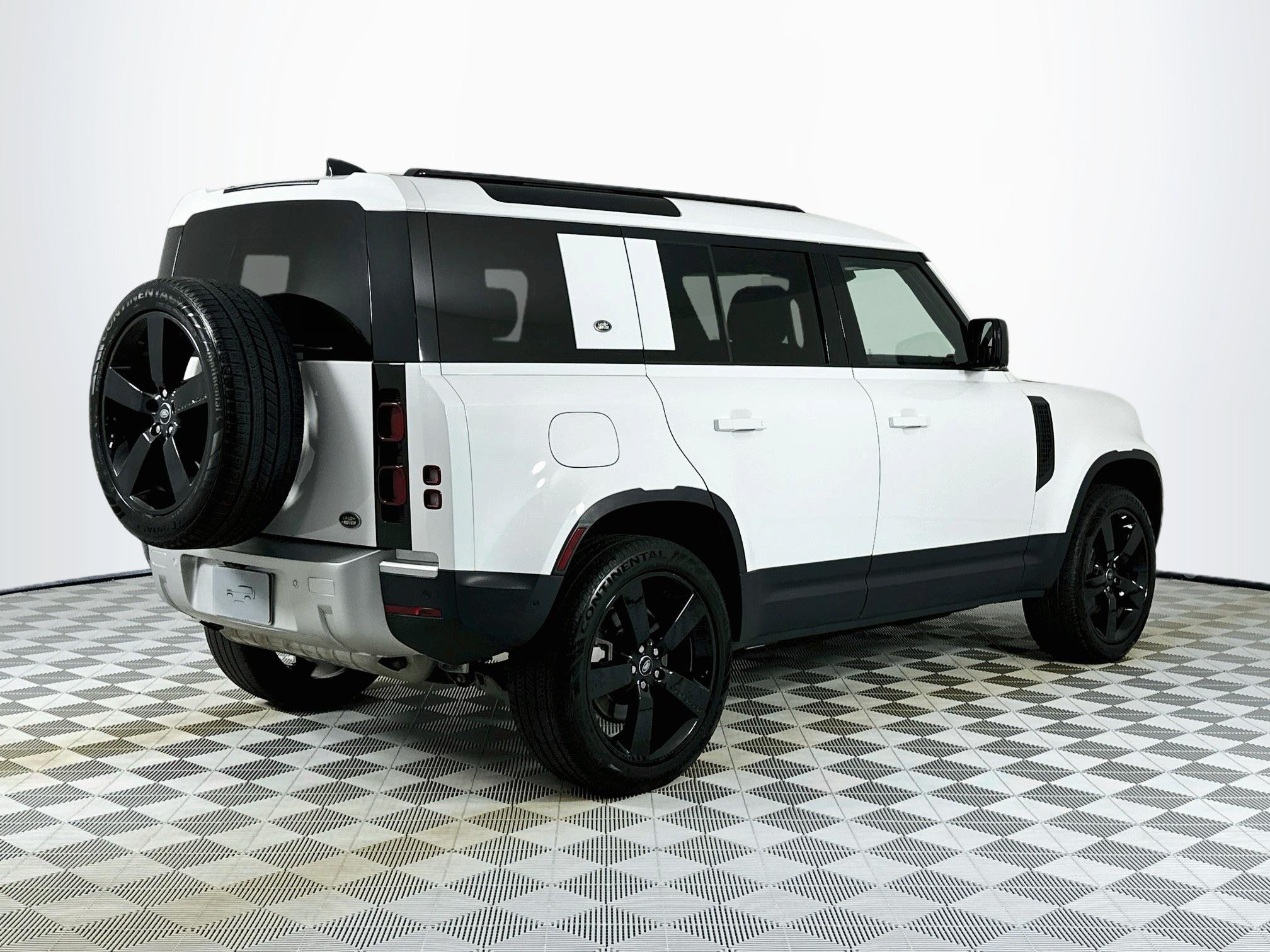 Used 2023 Land Rover Defender 110 SE AWD/4WD image 5