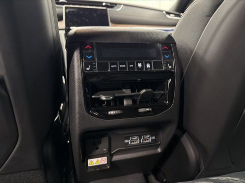 New 2025 Jeep Grand Cherokee L Summit image 15