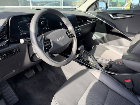 Used 2024 Kia Niro EX image 33
