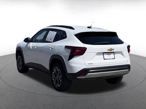 Used 2025 Chevrolet Trax LT FWD image 10