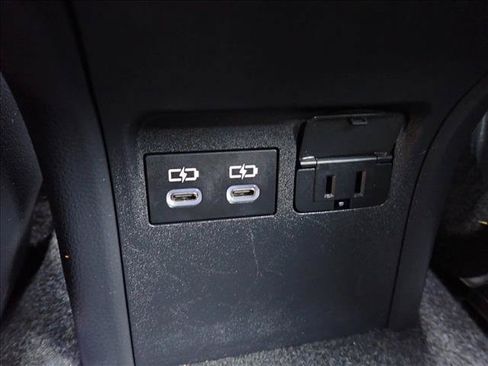 Used 2025 Toyota Prius Plug-In Hybrid FWD image 10