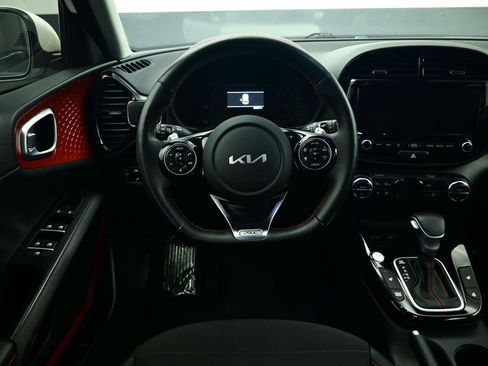 Used 2022 Kia Soul Turbo image 5