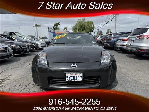 Used 2005 Nissan 350Z Grand Touring RWD image 2