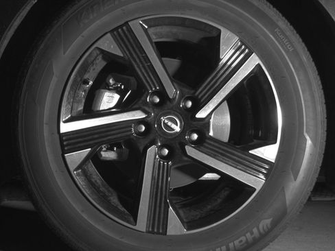 Used 2025 Nissan Sentra SV FWD image 15