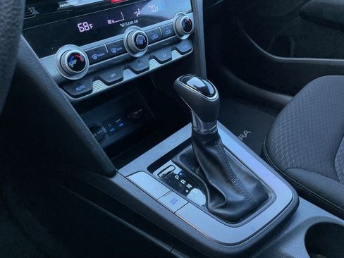 Used 2020 Hyundai Elantra SE w/ Cargo Package (C1) image 32