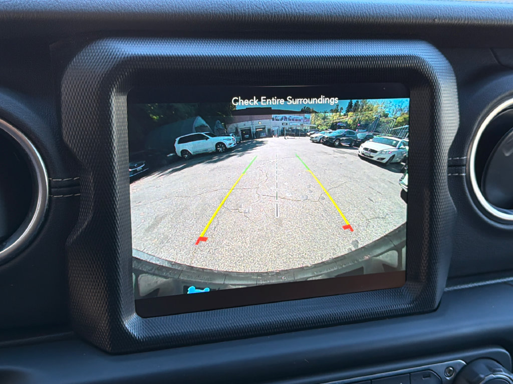 Used 2022 Jeep Wrangler Unlimited Sahara w/ Cold Weather Group AWD/4WD image 27
