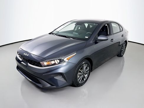 Used 2023 Kia Forte LXS FWD image 3