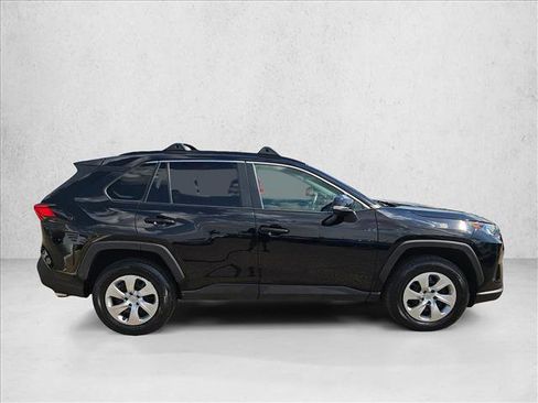Used 2021 Toyota RAV4 LE AWD/4WD image 4