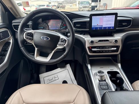 Used 2023 Ford Explorer XLT w/ Equipment Group 202A image 6