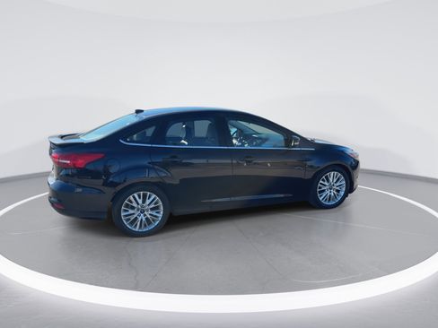 Used 2018 Ford Focus Titanium image 9