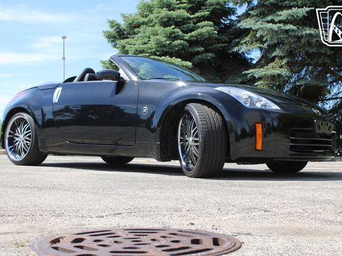 Used 2006 Nissan 350Z Touring RWD image 37