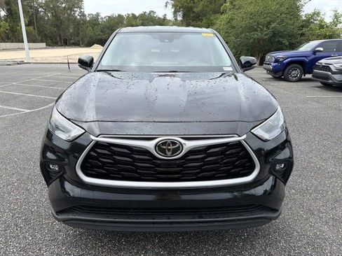 Certified 2025 Toyota Highlander LE FWD image 6
